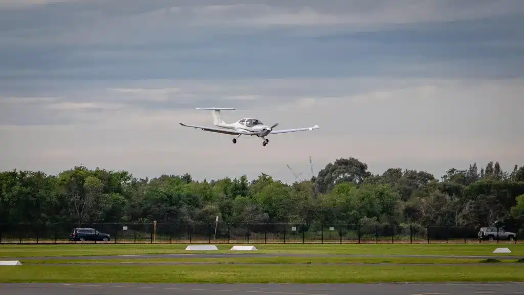 Diamond-DA40-Solo-Landing