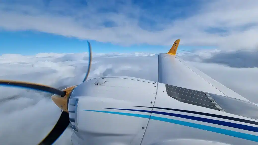 DA42 Instrument Flying Clouds